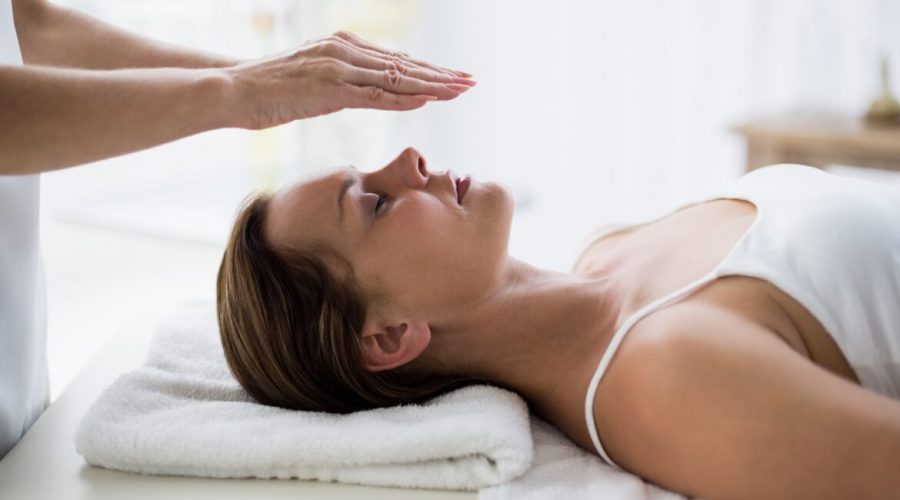 Reiki Healing: The Essential Guide