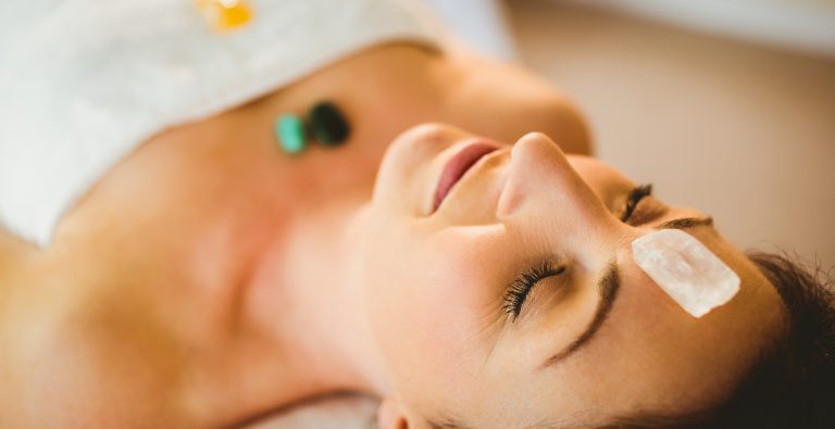 Crystal Healing: The Essential Guide