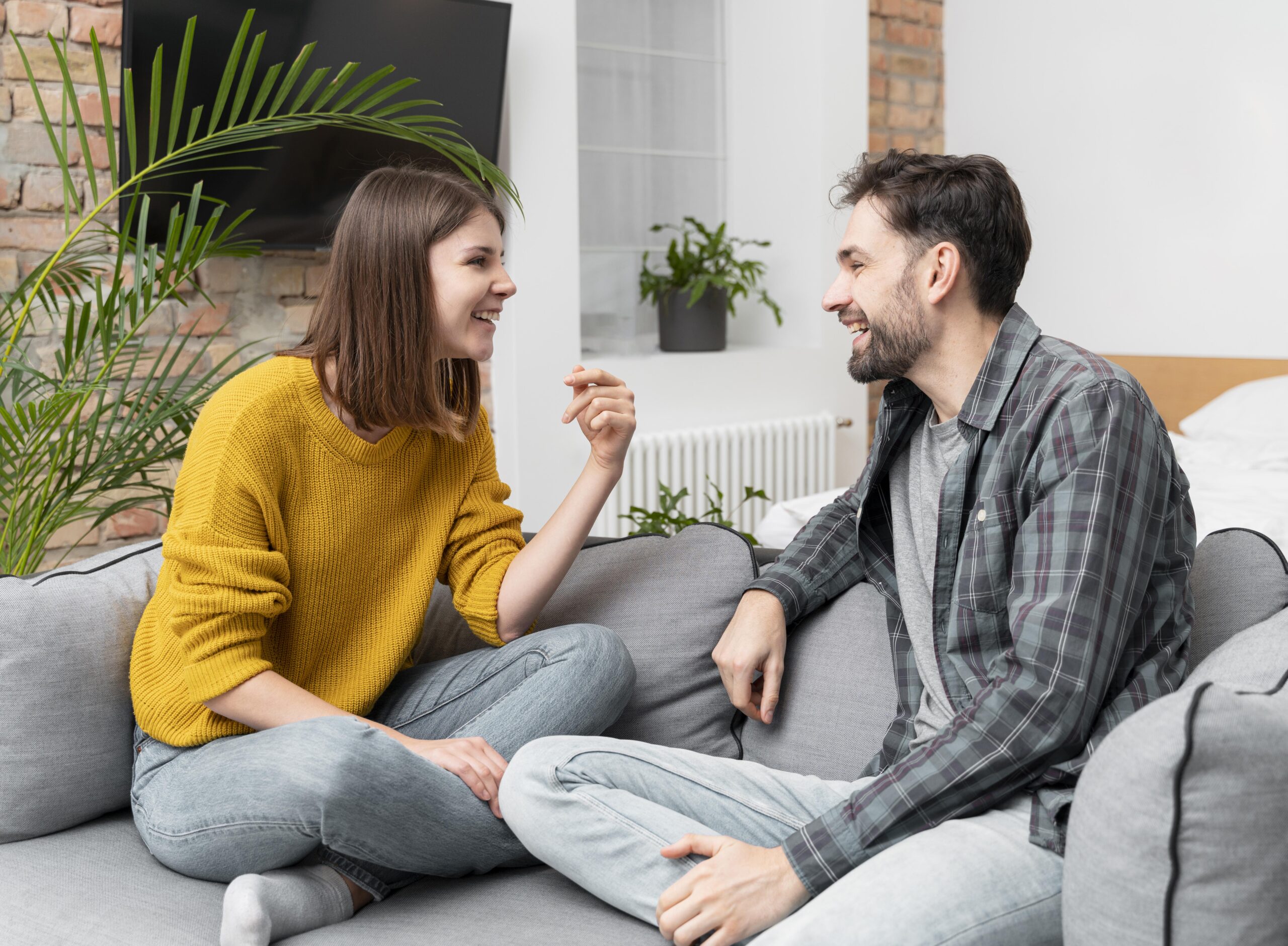medium-shot-couple-laughing-couch