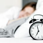 Alarm clock to manage sleep